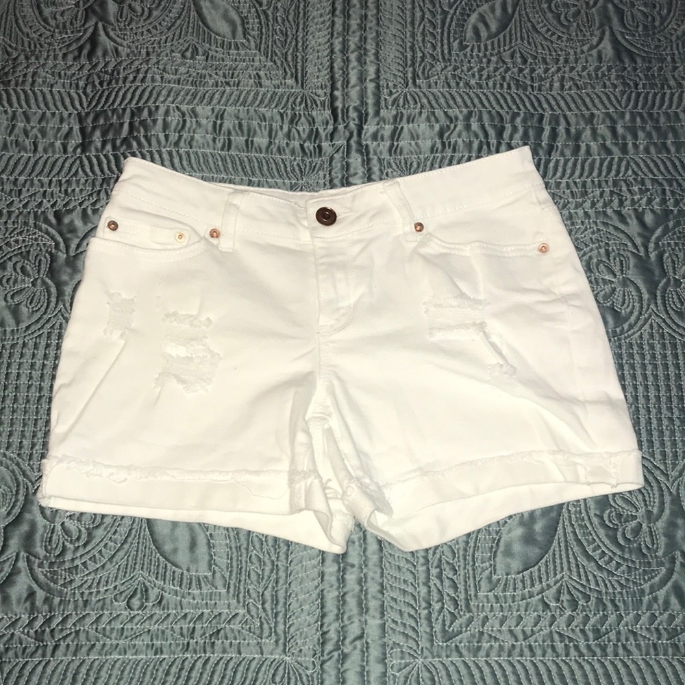 Time and True white stretchy shorts
